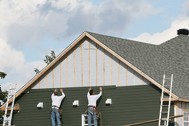 Professional Siding Replacement technician working in Pipersville, PA